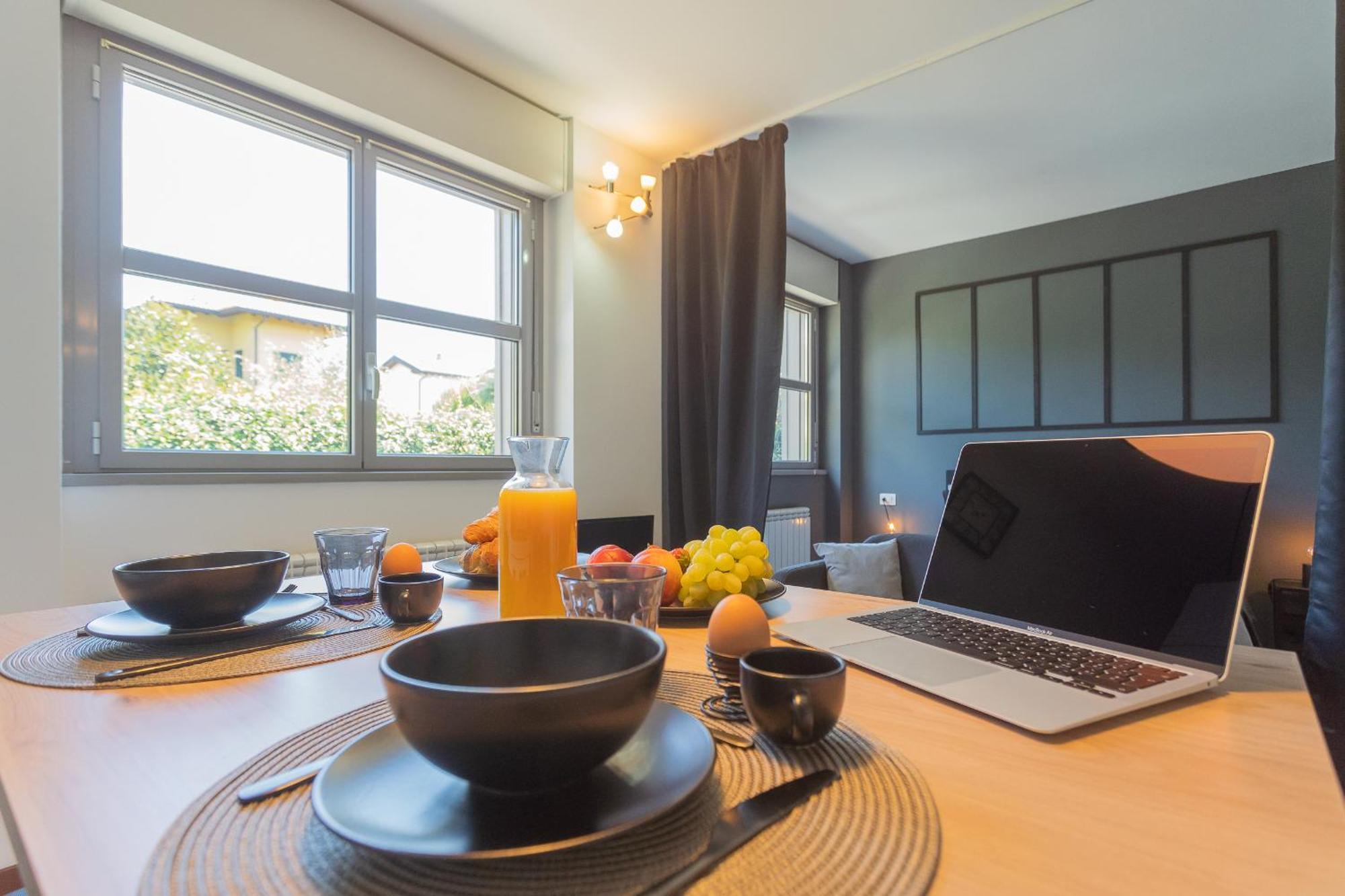 Black Loft Como By Rent All โกโม ภายนอก รูปภาพ