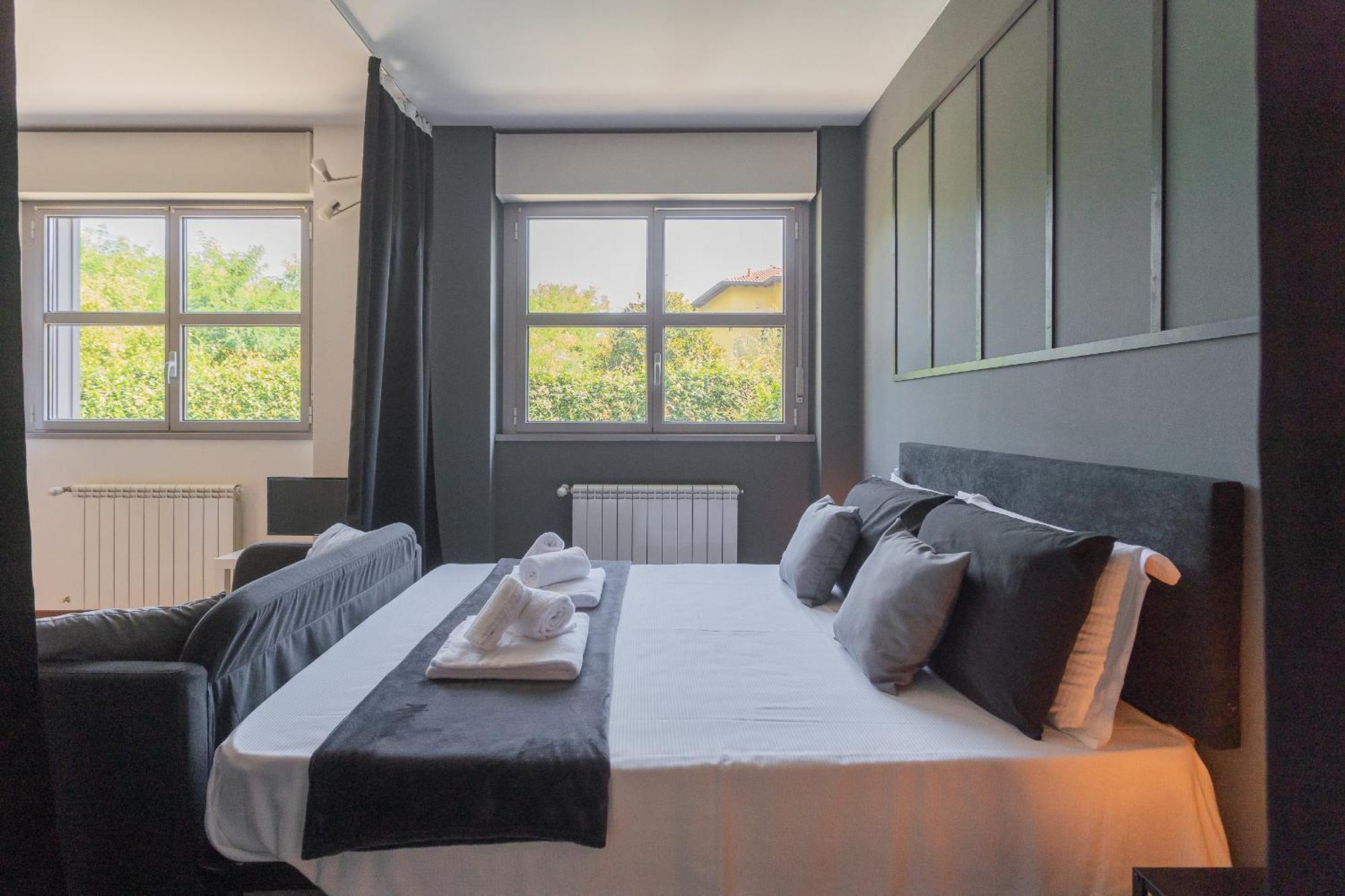 Black Loft Como By Rent All โกโม ภายนอก รูปภาพ